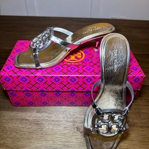 Tory Burch Low Heel Sandals – Size 7 – Metallic Gold